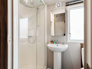 Towels - 3 bedroom accommodation in Poole (Poole)