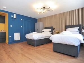 1 bedroom, free WiFi - Beale Apartment - UKC6338 (Cheltenham)