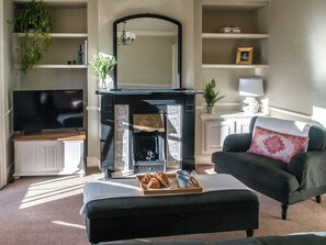 TV - Chatsworth Apartment No.1 - UKC6333 (Baslow, near Bakewell)