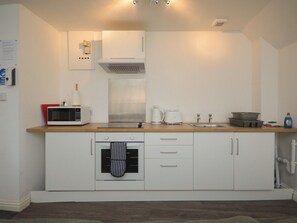 Private kitchen - Dolphin Apartment - UKC6355 (Tobermory, Isle of Mull)