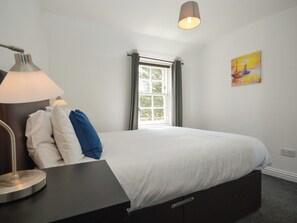 1 bedroom, free WiFi - Dolphin Apartment - UKC6355 (Tobermory, Isle of Mull)