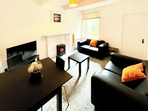 TV - George Street Apartment (Oban)