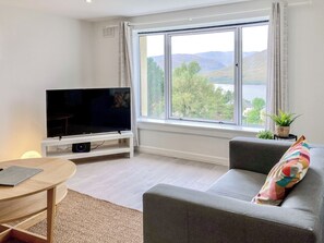 TV - 3 bedroom accommodation in Fort William (Fort William)