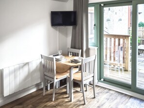 Dining - 1 bedroom accommodation in Fort William (Fort William)