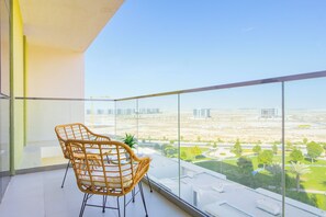 Apartment, Balcony | Property grounds - Bloomfields 1br Elegant Escape Pulse (Dubai)