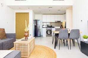 Apartment, Balcony | Interior - Bloomfields 1br Elegant Escape Pulse (Dubai)