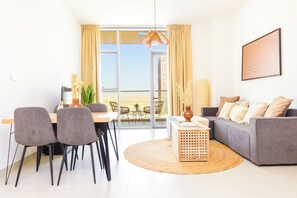 Living area - Bloomfields 1br Elegant Escape Pulse (Dubai)