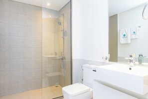 Apartment, Balcony | Bathroom - Bloomfields 1br Elegant Escape Pulse (Dubai)