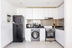 Apartment, Balcony | Private kitchen - Bloomfields 1br Elegant Escape Pulse (Dubai)