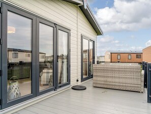Terrace/patio - Beautiful spacious lodge only 5 minutes’ drive from the heart of St Andrews. (St Andrews)