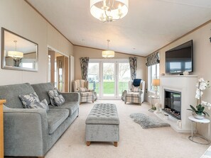 TV - Beautiful spacious lodge only 5 minutes’ drive from the heart of St Andrews. (St Andrews)