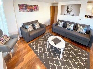 Living area - The Hawking - UKC6398 (Oxford)