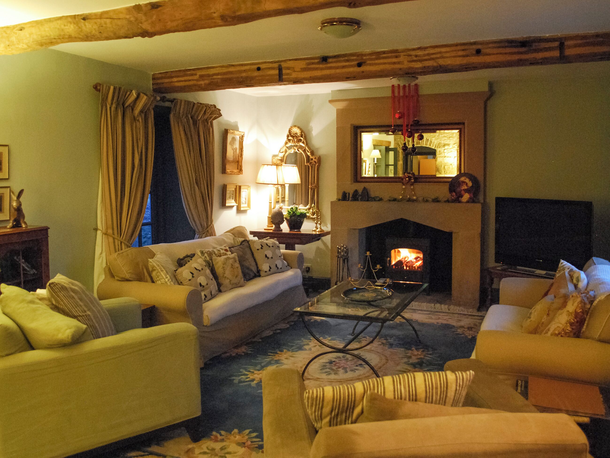 5 Bedroom Accommodation In Over Haddon, Near Bakewell - Bakewell