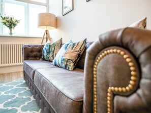 Living area - Windsor Castle Apt 2-UKC6405 (Windsor)