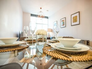 Dining - Windsor Castle Apt 2-UKC6405 (Windsor)