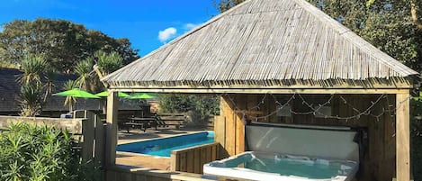 Bain à remous extérieur