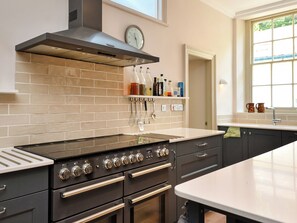 Dishwasher, high chair - 10 bedroom accommodation in Pwllheli (Pwllheli)