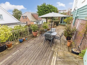 Outdoor dining - We love the setting of this stylish apartment, which offers wonderful views. (Poole)