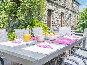 Outdoor dining - 5 bedroom accommodation in Grayrigg, near Kendal (Grayrigg, near Kendal)