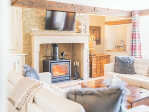 TV, fireplace - 5 bedroom accommodation in Grayrigg, near Kendal (Grayrigg, near Kendal)