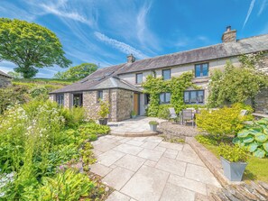 Outdoor dining - 5 bedroom accommodation in Grayrigg, near Kendal (Grayrigg, near Kendal)
