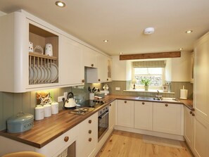 Dishwasher, high chair - Spring Cottage-UKC6557 (Barrows Green, near Kendal)