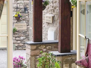 Property grounds - Spring Cottage-UKC6557 (Barrows Green, near Kendal)