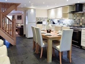 Dining - 3 bedroom accommodation in Beddgelert (Beddgelert)
