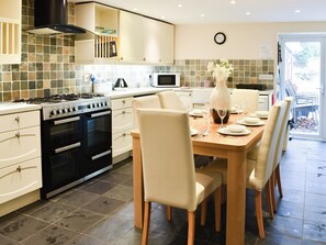 Dishwasher, high chair - 3 bedroom accommodation in Beddgelert (Beddgelert)
