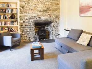TV, fireplace - 4 bedroom accommodation in Beddgelert (Beddgelert)