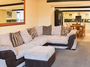 TV, fireplace - 4 bedroom accommodation in Beddgelert (Beddgelert)