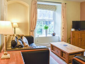 TV, fireplace - 2 bedroom accommodation in Beddgelert (Beddgelert)