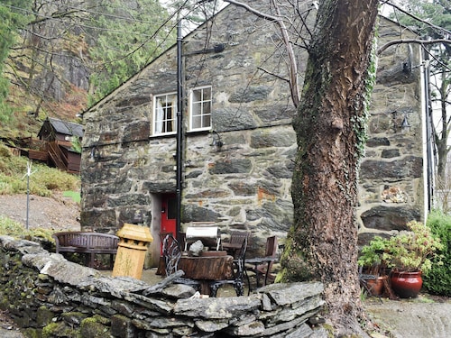 2 bedroom accommodation in Beddgelert