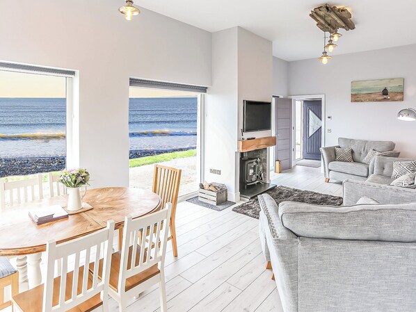 TV, fireplace - Captains Beach House (Aberdesach)