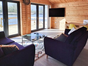 Living area - 2 bedroom accommodation in Brundall (Brundall)