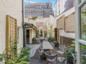 Outdoor dining - 6 bedroom accommodation in Aberdovey, near Machynllleth (Aberdovey, near Machynllleth)