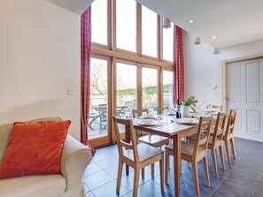 Dining - 4 bedroom accommodation in West Beckham, near Holt (West Beckham, near Holt)
