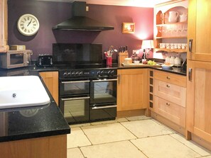 Dishwasher, high chair - Shippon Cottage - UKC6303 (Foolow, near Hope Valley)
