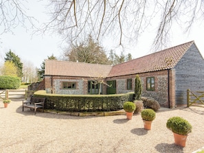 Exterior - A lovely and quiet retreat in the beautiful North Norfolk countryside. (West Beckham, Near Holt)