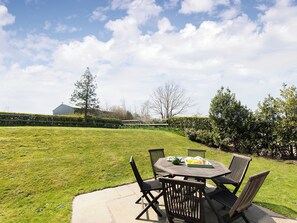 Outdoor dining - A lovely and quiet retreat in the beautiful North Norfolk countryside. (West Beckham, Near Holt)