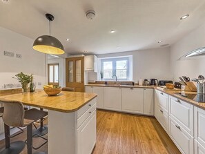 Dishwasher, high chair - 4 bedroom accommodation in Corwen (Corwen)