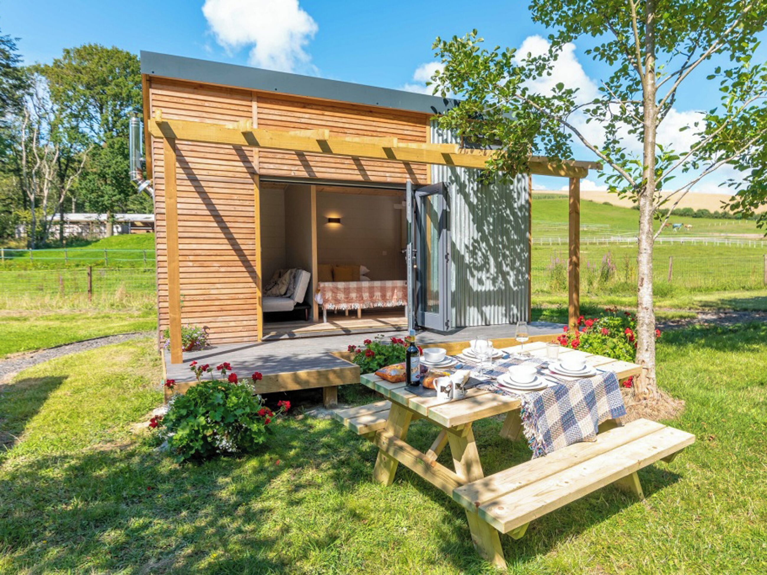 屋外ダイニングエリア