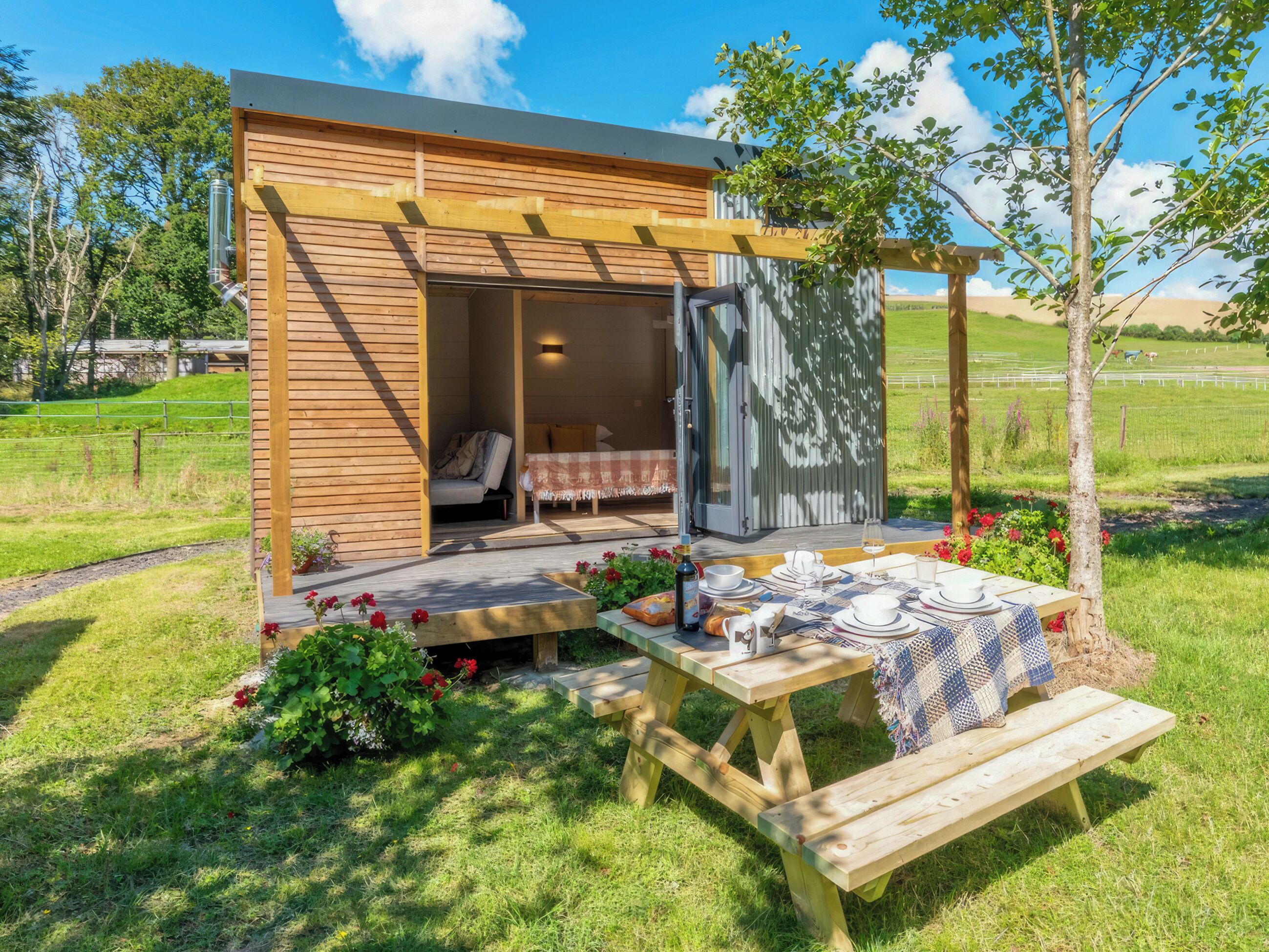 屋外ダイニングエリア