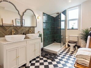Towels - 2 bedroom accommodation in Stratford Upon Avon (Stratford Upon Avon)