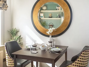 Dining - 2 bedroom accommodation in Warwick (Warwick)