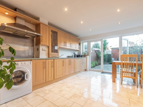 A bright, modern, homely and comfortable two bed terrace house in Portsmouth.