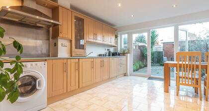 A bright, modern, homely and comfortable two bed terrace house in Portsmouth.