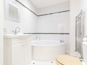 Bathroom - A bright, modern, homely and comfortable two bed terrace house in Portsmouth. (Portsmouth)