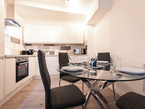 High chair - 2 bedroom accommodation in Southampton (Southampton)