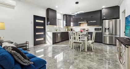 Prime 2BR/2BA/Private Entry/Near Shops & Dining